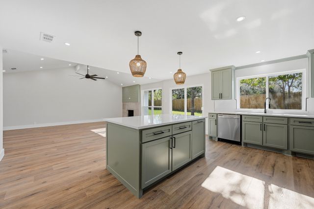 1710 Yorktown Drive, Arlington, TX 76014