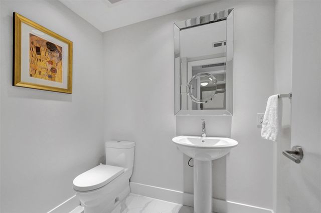 1180 N Federal Hwy 1005, Fort Lauderdale, FL 33304