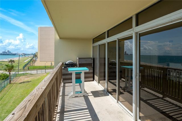 4242 Gulfbreeze Blvd 302, Corpus Christi, TX 78402