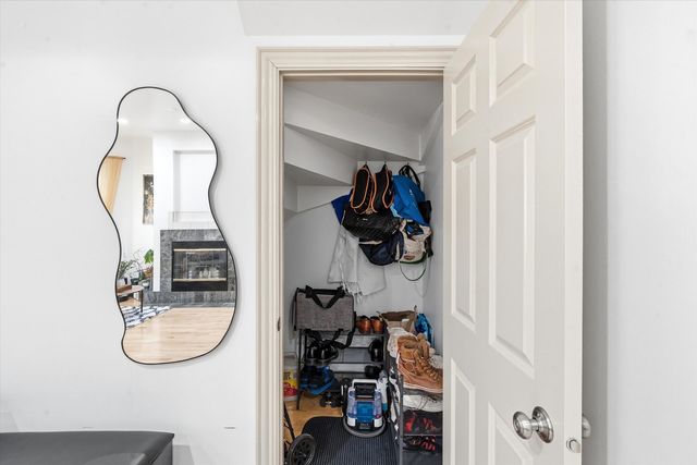 5739 N Winthrop Avenue 1, Chicago, IL 60660