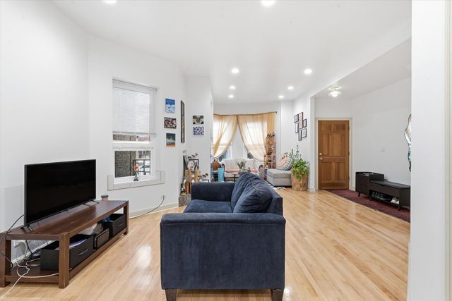 5739 N Winthrop Avenue 1, Chicago, IL 60660