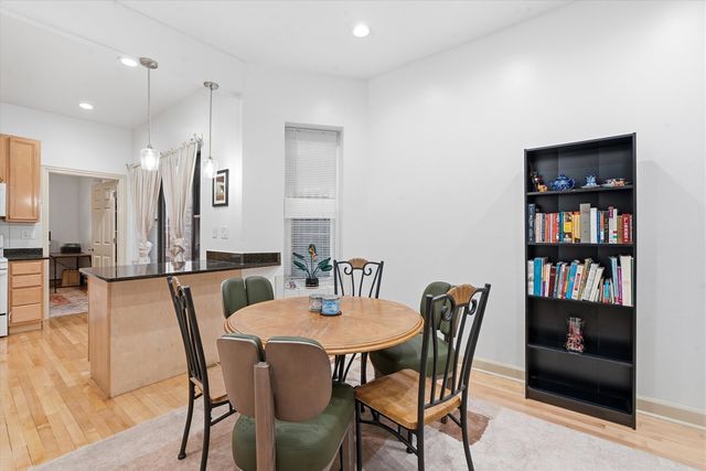 5739 N Winthrop Avenue 1, Chicago, IL 60660