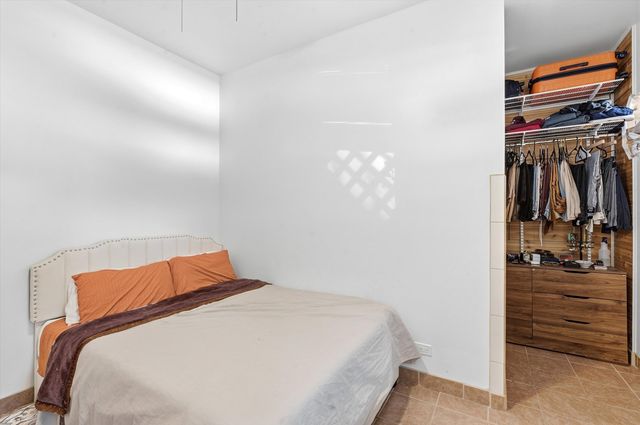 5739 N Winthrop Avenue 1, Chicago, IL 60660