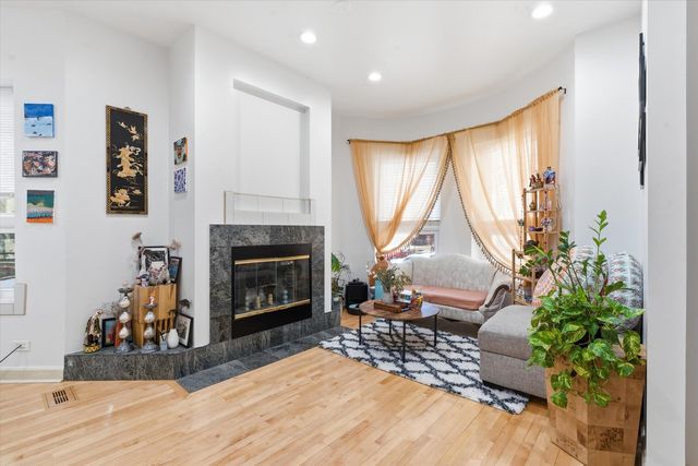 5739 N Winthrop Avenue 1, Chicago, IL 60660