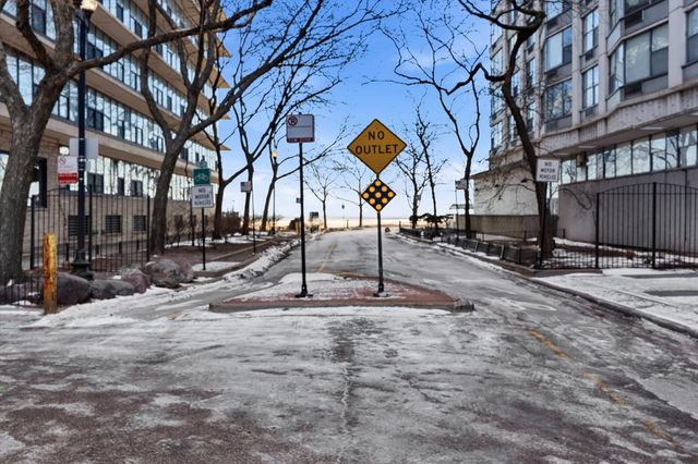 5739 N Winthrop Avenue 1, Chicago, IL 60660