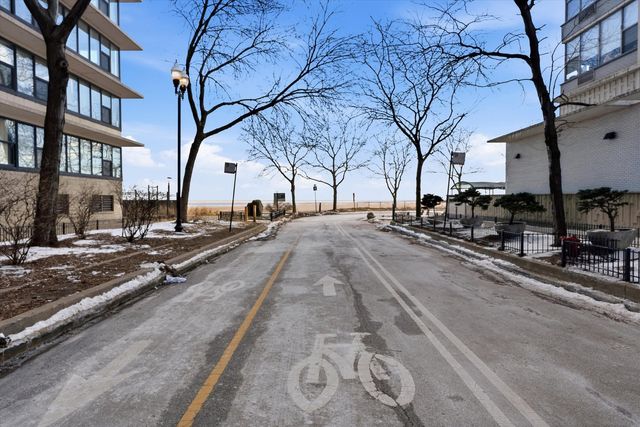 5739 N Winthrop Avenue 1, Chicago, IL 60660