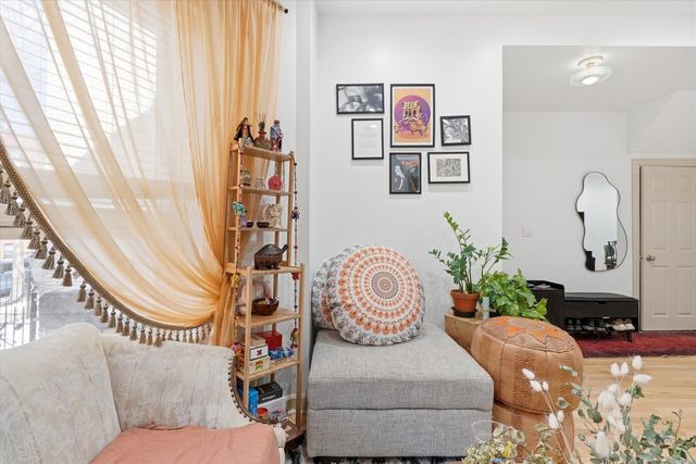 5739 N Winthrop Avenue 1, Chicago, IL 60660