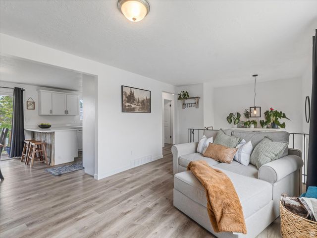 3040 W DON SALVADOR AVE, Taylorsville, UT 84129