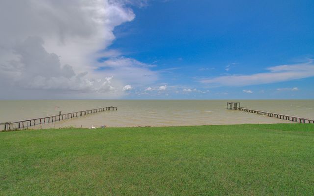 11610 Cedar Gully Road, Beach City, TX 77523