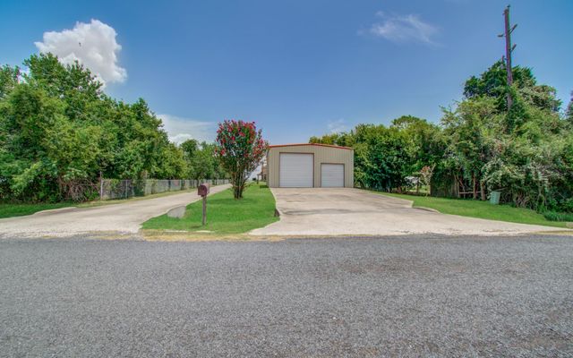 11610 Cedar Gully Road, Beach City, TX 77523