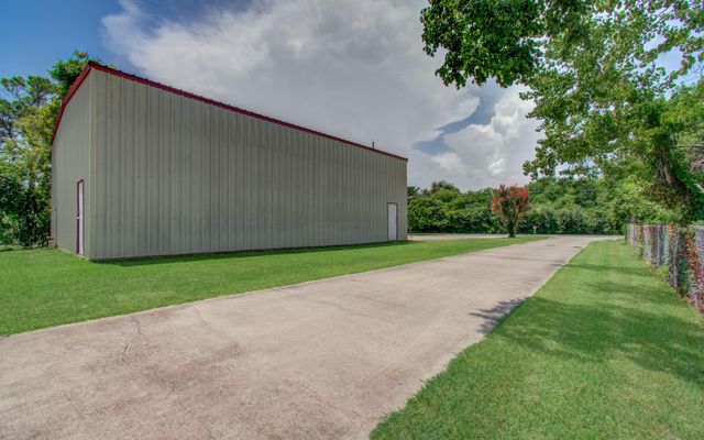 11610 Cedar Gully Road, Beach City, TX 77523