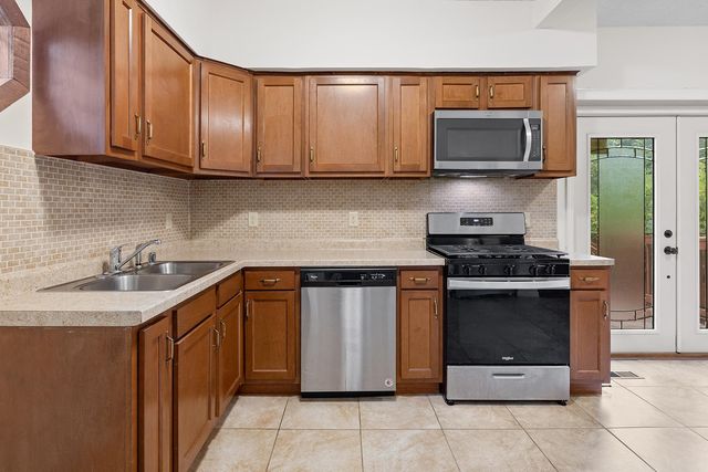 1027 5th Street E, Saint Paul, MN 55106