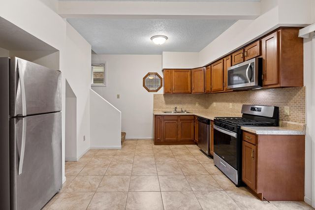1027 5th Street E, Saint Paul, MN 55106