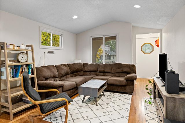 1027 5th Street E, Saint Paul, MN 55106