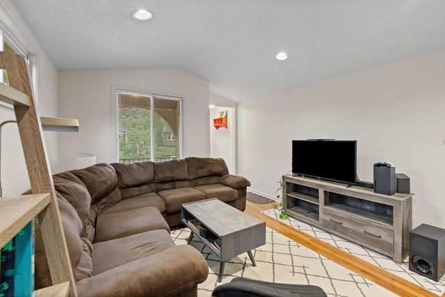 1027 5th Street E, Saint Paul, MN 55106