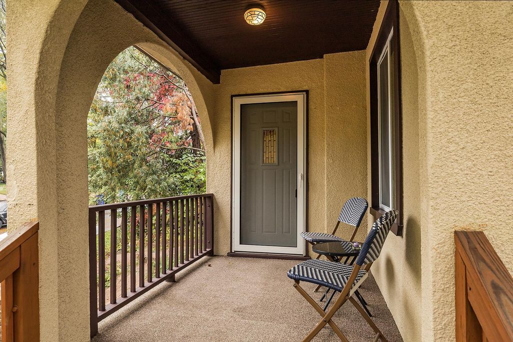 1027 5th Street E, Saint Paul, MN 55106 — photo 2