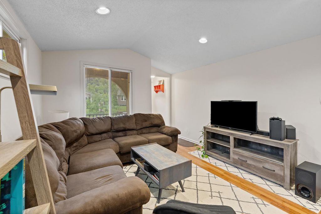 1027 5th Street E, Saint Paul, MN 55106 — photo 5