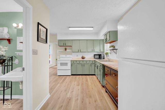 1617 Lafayette Avenue, Columbus, IN 47201