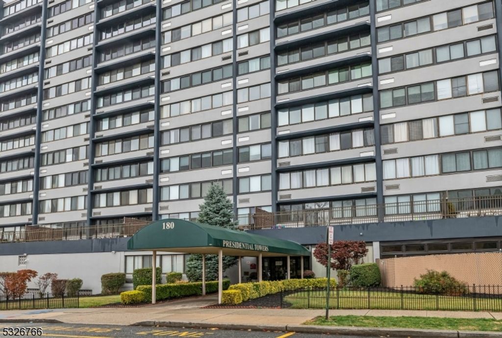 170 Lafayette Ave 10 i, Passaic City, NJ 07055
