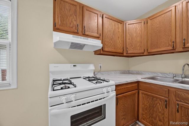 2492 Ackley Avenue, Westland, MI 48186