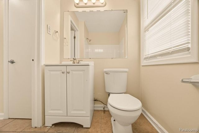 2492 Ackley Avenue, Westland, MI 48186
