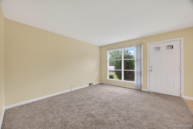 2492 Ackley Avenue, Westland, MI 48186