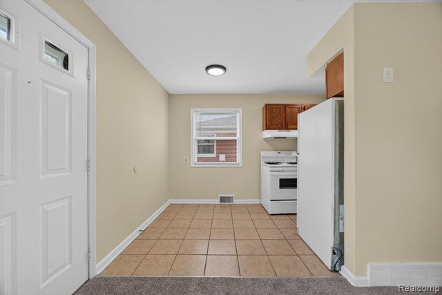2492 Ackley Avenue, Westland, MI 48186