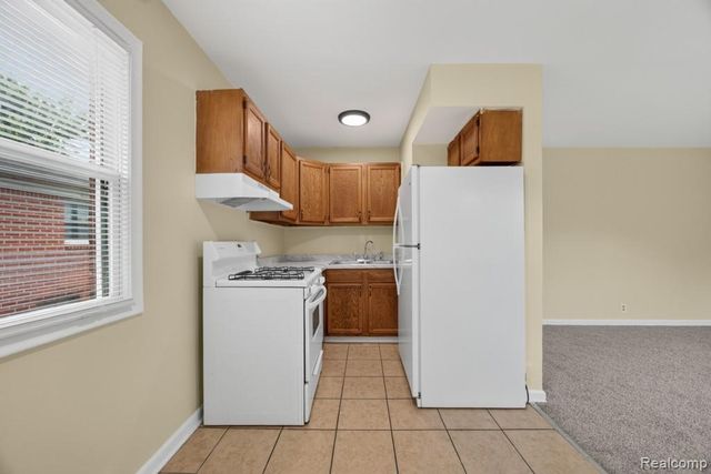 2492 Ackley Avenue, Westland, MI 48186