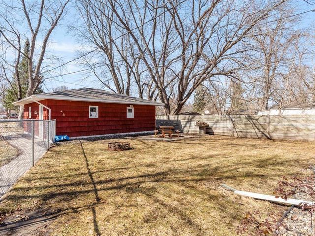 1013 10th Avenue NE, Brainerd, MN 56401