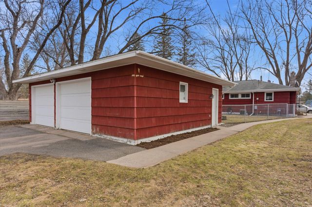 1013 10th Avenue NE, Brainerd, MN 56401