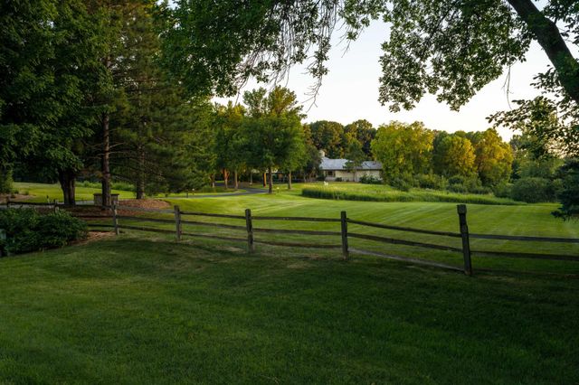525 Navajo Road W, Medina, MN 55340