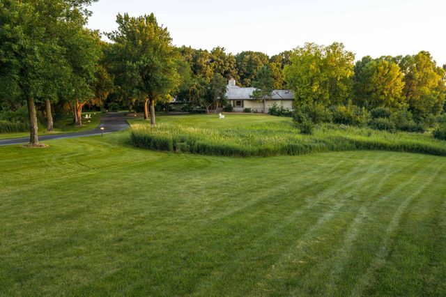 525 Navajo Road W, Medina, MN 55340