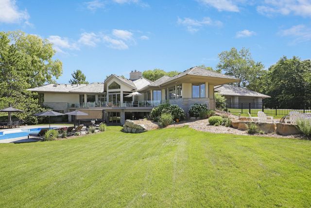 525 Navajo Road W, Medina, MN 55340