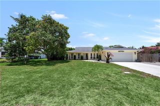 639 Pompano DR, Naples, FL 34110