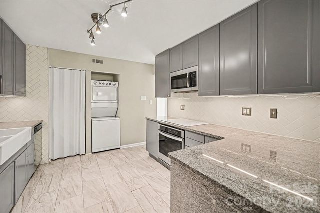 6612 Point Comfort Lane, Charlotte, NC 28226