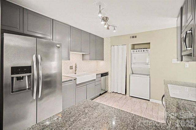6612 Point Comfort Lane, Charlotte, NC 28226