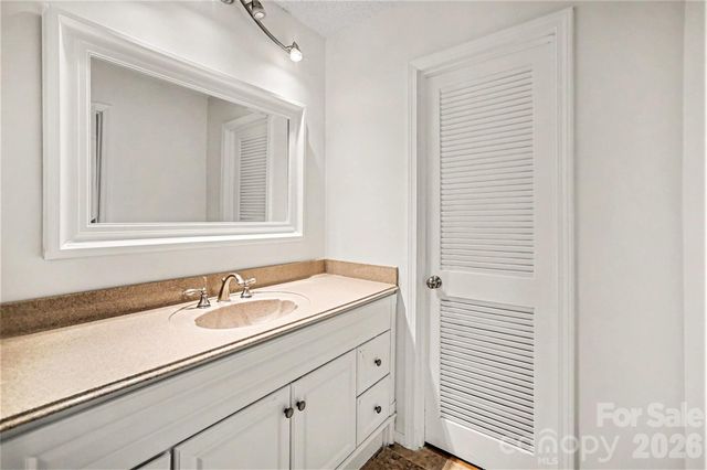 6612 Point Comfort Lane, Charlotte, NC 28226