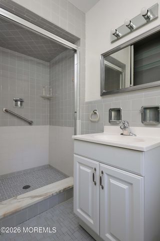 33 Fish Hawk Drive, Middletown, NJ 07748