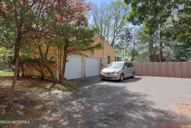 33 Fish Hawk Drive, Middletown, NJ 07748