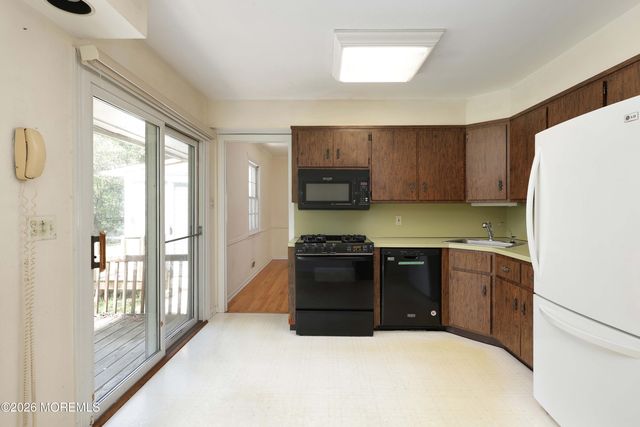 33 Fish Hawk Drive, Middletown, NJ 07748