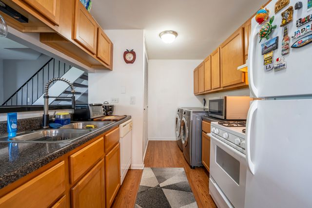 1261 Prairie Avenue B, Glendale Heights, IL 60139