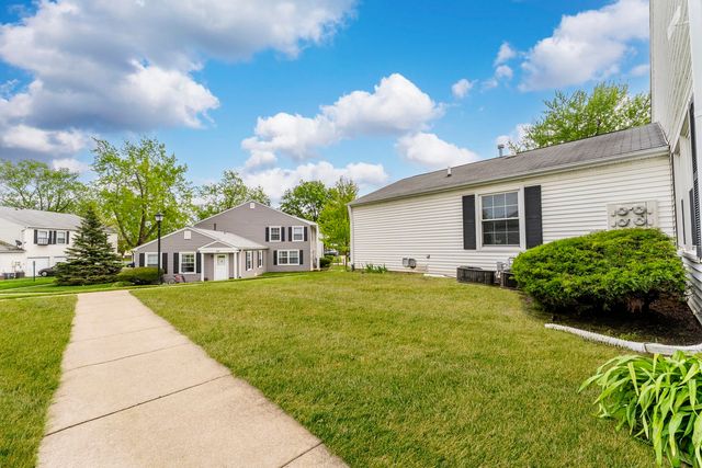 1261 Prairie Avenue B, Glendale Heights, IL 60139