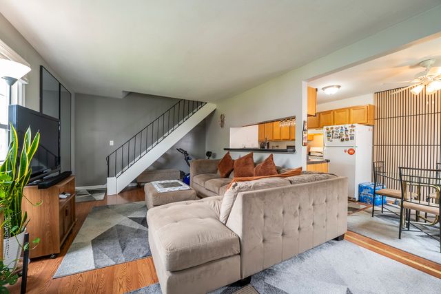 1261 Prairie Avenue B, Glendale Heights, IL 60139