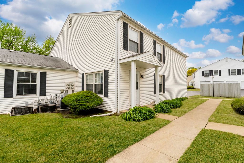 1261 Prairie Avenue B, Glendale Heights, IL 60139
