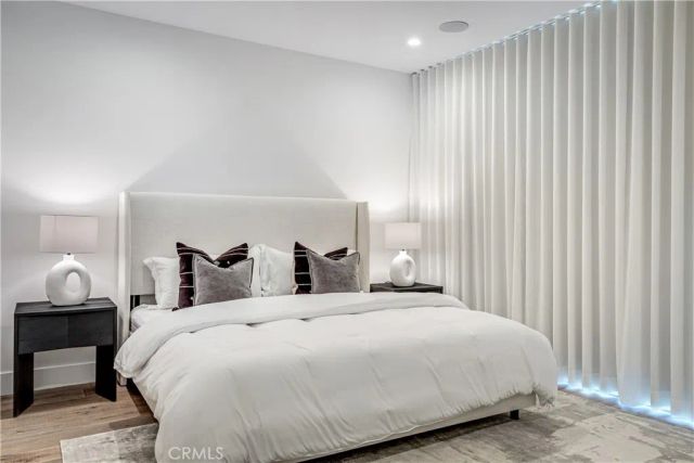 1567 Hi Point St, Los Angeles, CA 90035