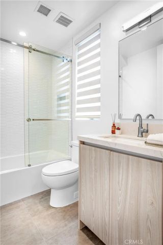 1567 Hi Point St, Los Angeles, CA 90035