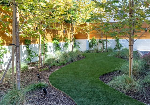 1567 Hi Point St, Los Angeles, CA 90035