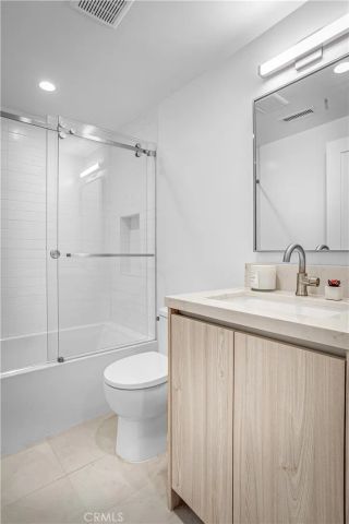 1567 Hi Point St, Los Angeles, CA 90035