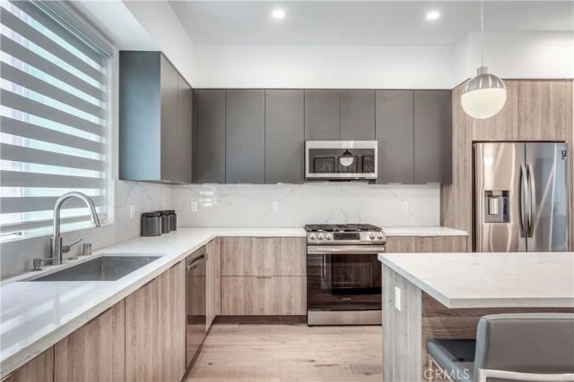1567 Hi Point St, Los Angeles, CA 90035