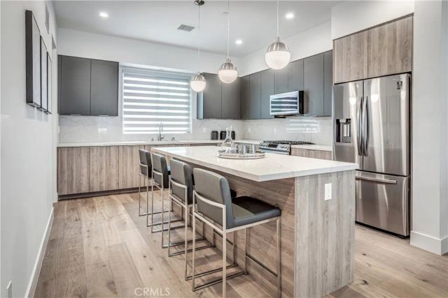 1567 Hi Point St, Los Angeles, CA 90035